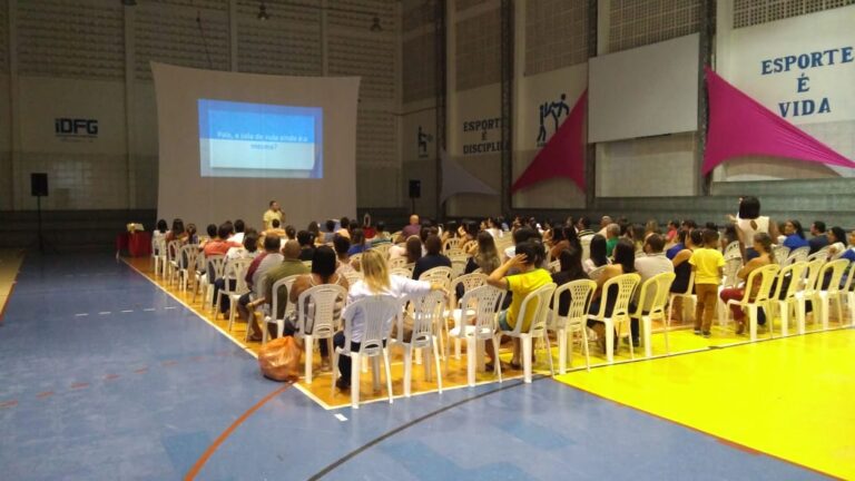 Escola de Pais com a temática “Família e Escola”